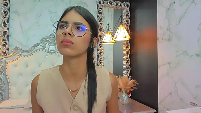 Isa little4u online show from 01.25.25