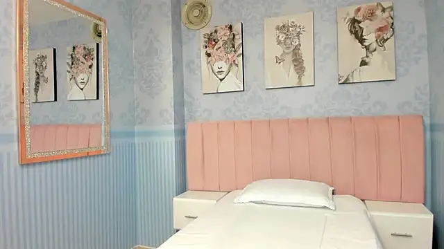 Isa little4u online show from 01.28.25