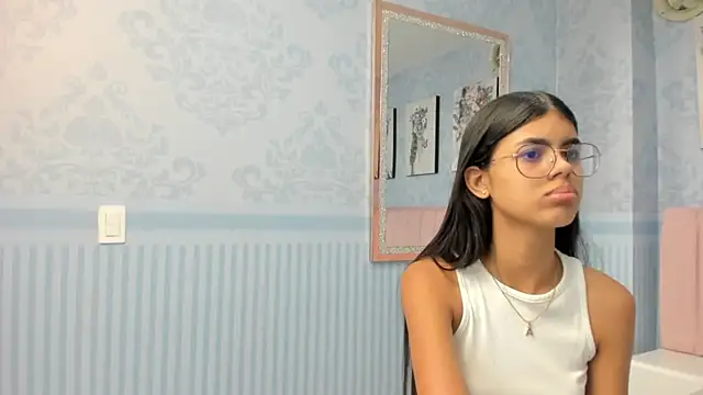 Isa little4u online show from 02.01.25