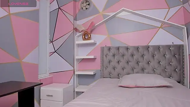 Isa little4u online show from 02.05.25