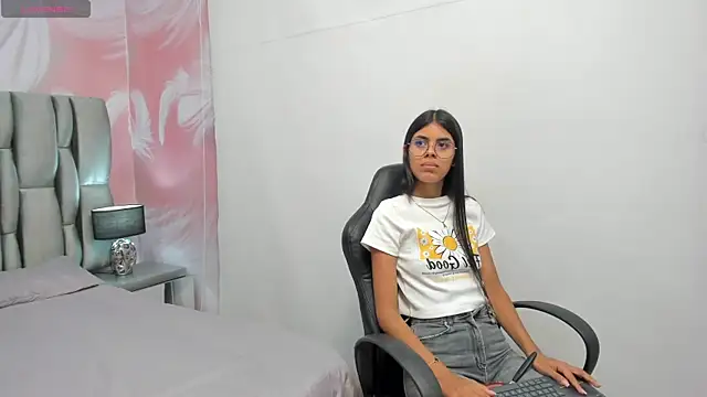 Isa little4u online show from 02.09.25