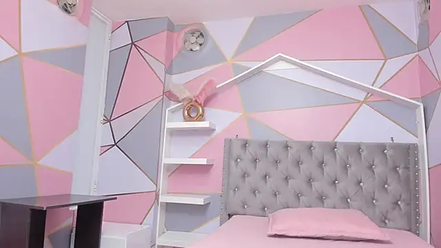 Isa little4u online show from 02.10.25