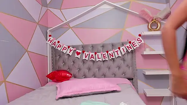 Isa little4u online show from 02.14.25