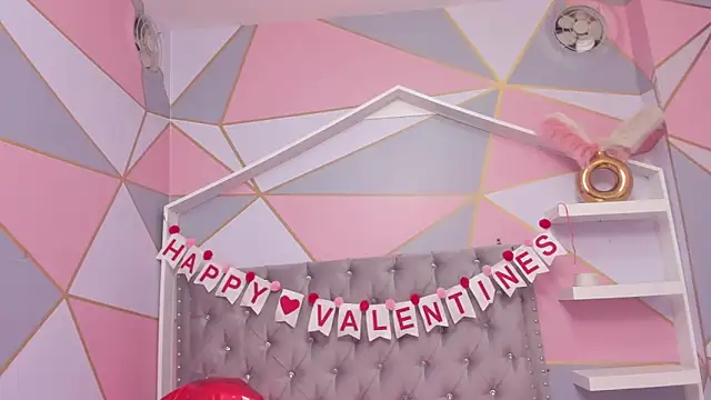 Isa little4u online show from 02.15.25