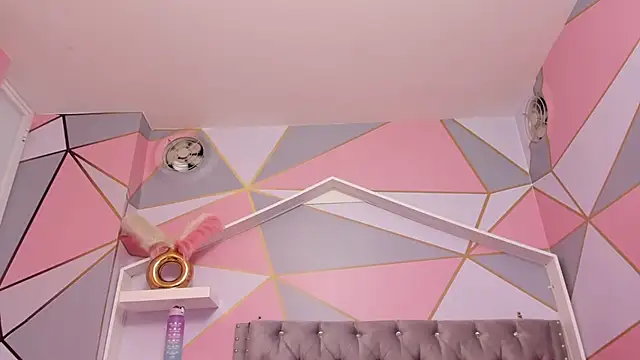 Isa little4u online show from 02.16.25