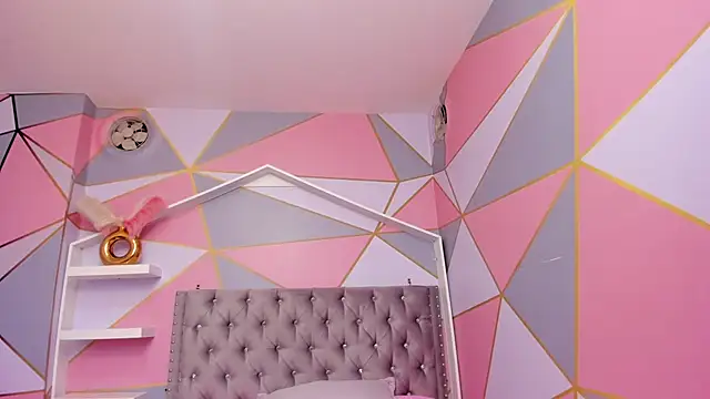 Isa little4u online show from 02.18.25