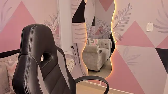 Isa little4u online show from 03.04.25