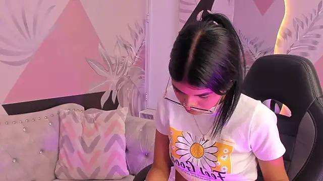 Isa little4u online show from 03.06.25