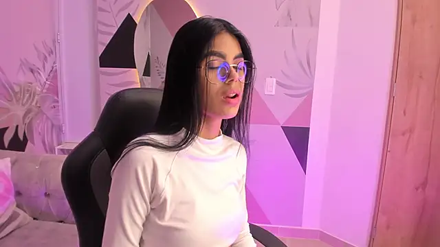 Isa little4u online show from 03.07.25