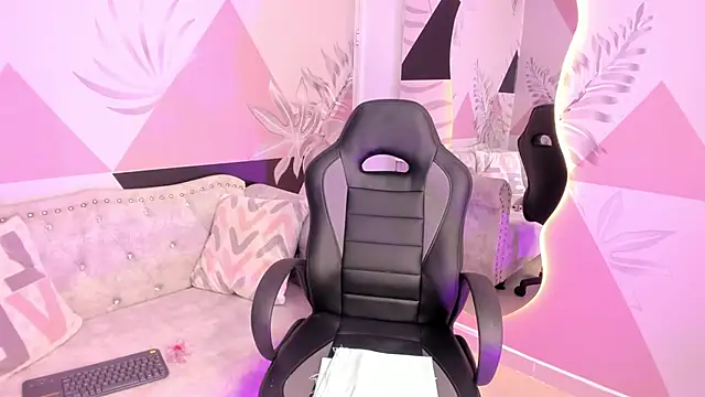 Isa little4u online show from 03.11.25