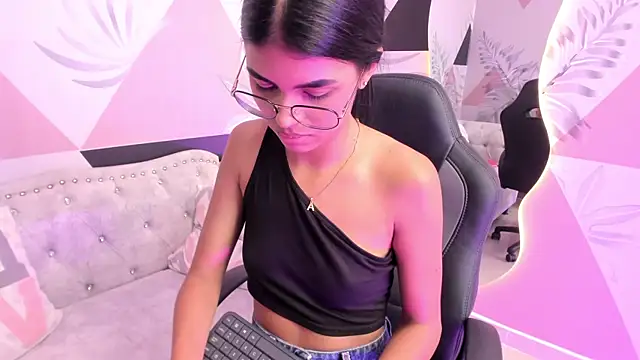 Isa little4u online show from 03.11.25