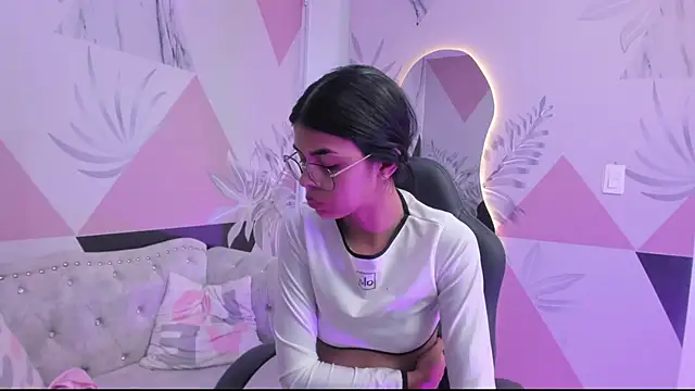 Isa little4u online show from 03.18.25