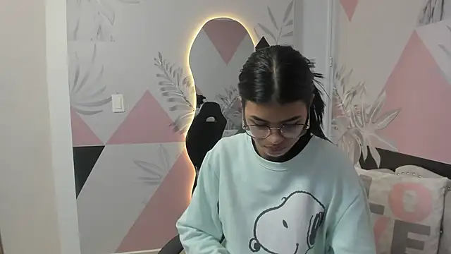 Isa little4u online show from 03.20.25