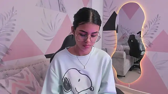 Isa little4u online show from 03.20.25