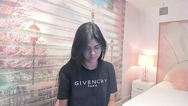 Isa little4u online show from 09.09.25