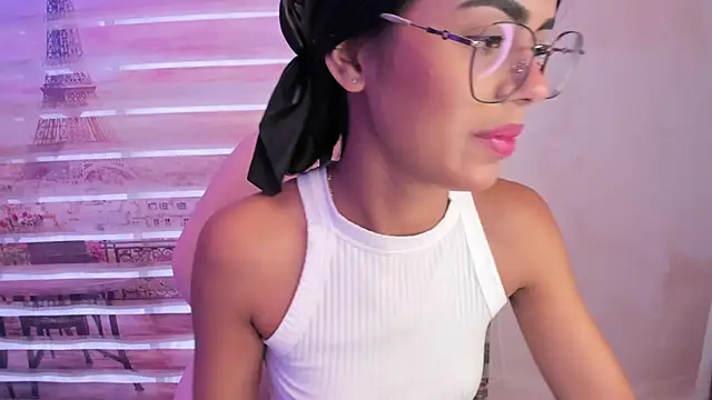 Isa little4u online show from 09.20.25