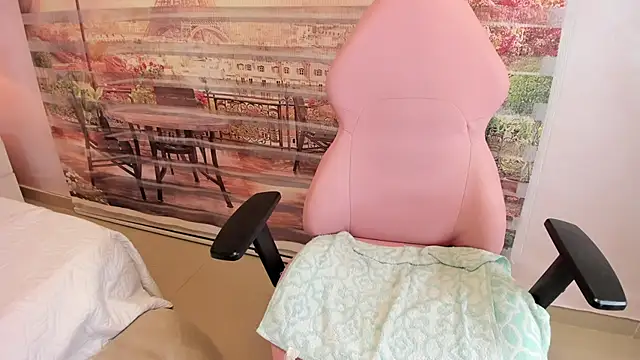 Isa little4u online show from 10.07.25