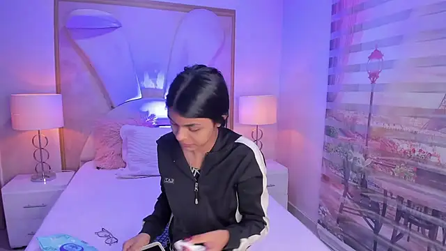 Isa little4u online show from 10.30.25