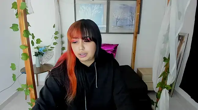 lussyevans24 online show from 01.26.25