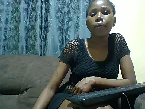 miss lyne001 online show from 09.12.25