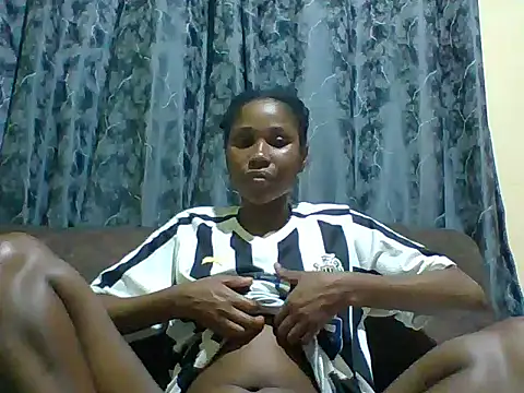 miss lyne001 online show from 10.22.25