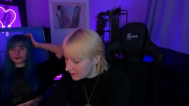 Snapshot of LexiWenford chatting on 09.19.25 LexiWenford online show from 09.19.25