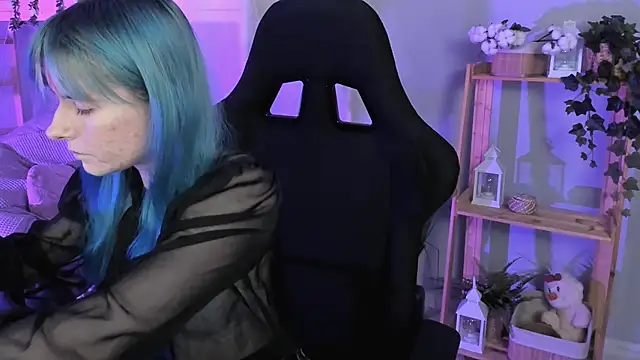 Snapshot of LexiWenford chatting on 10.01.25 LexiWenford online show from 10.01.25