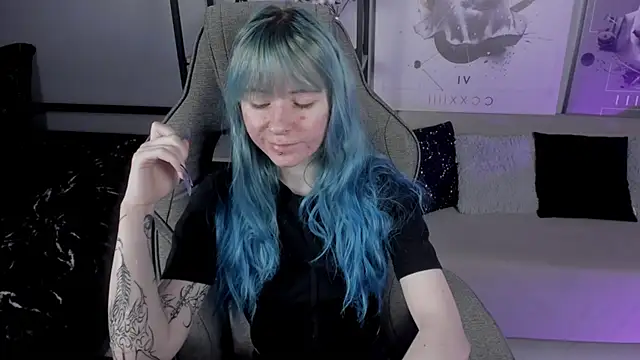 Snapshot of LexiWenford chatting on 10.09.25 LexiWenford online show from 10.09.25