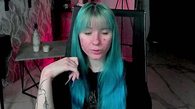 Snapshot of LexiWenford chatting on 10.10.25 LexiWenford online show from 10.10.25