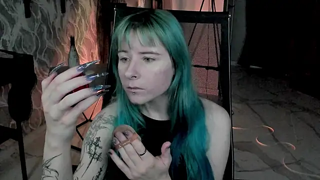 Snapshot of LexiWenford chatting on 10.13.25 LexiWenford online show from 10.13.25