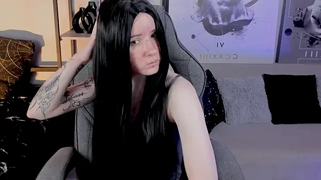 Snapshot of LexiWenford chatting on 10.14.25 LexiWenford online show from 10.14.25