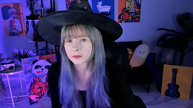 Snapshot of LexiWenford chatting on 10.27.25 LexiWenford online show from 10.27.25