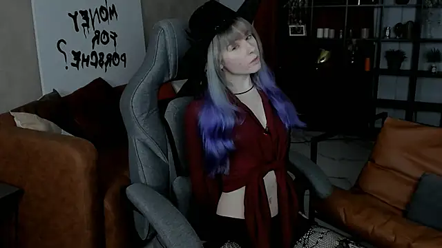 Snapshot of LexiWenford chatting on 10.29.25 LexiWenford online show from 10.29.25