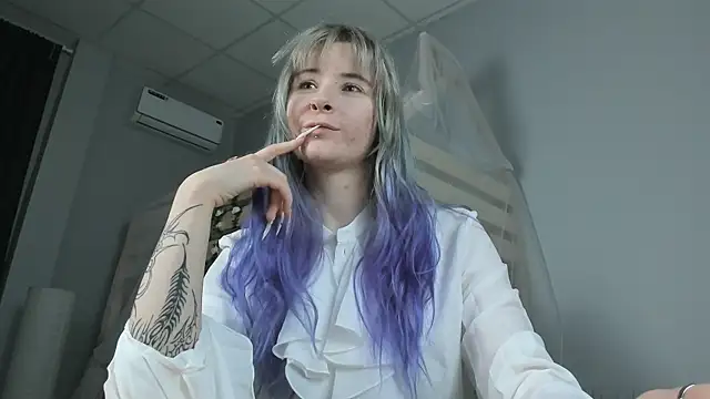 Snapshot of LexiWenford chatting on 10.30.25 LexiWenford online show from 10.30.25