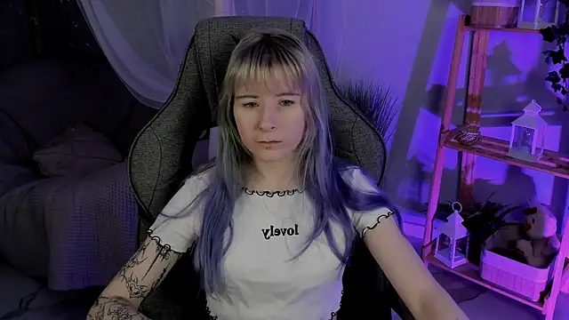 Snapshot of LexiWenford chatting on 11.04.25 LexiWenford online show from 11.04.25