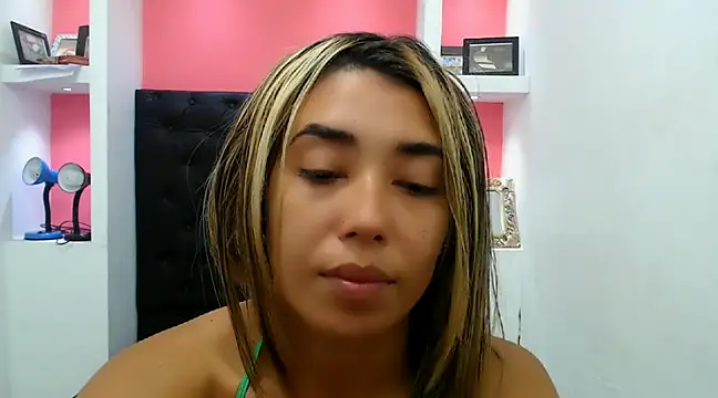 Dona Tela online show from 12.17.24