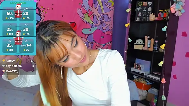 Snapshot of kittyzenn chatting on 12.23.24 kittyzenn online show from 12.23.24