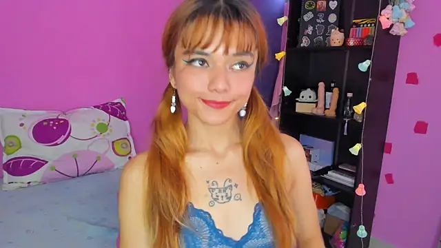 Snapshot of kittyzenn chatting on 12.27.24 kittyzenn online show from 12.27.24
