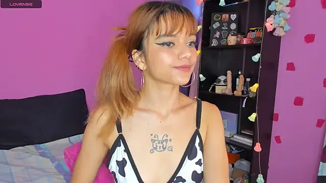 Snapshot of kittyzenn chatting on 12.31.24 kittyzenn online show from 12.31.24