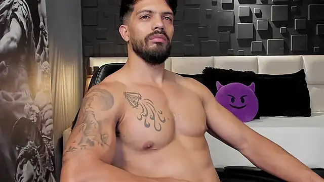 Snapshot of DannSaenz chatting on 01.29.25 DannSaenz online show from 01.29.25