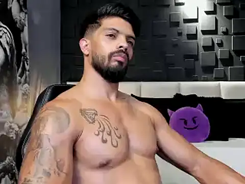 Snapshot of DannSaenz chatting on 01.31.25 DannSaenz online show from 01.31.25