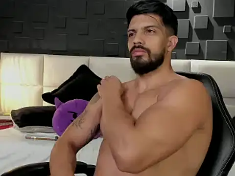 Snapshot of DannSaenz chatting on 02.02.25 DannSaenz online show from 02.02.25