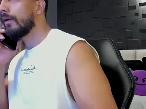 Snapshot of DannSaenz chatting on 02.04.25 DannSaenz online show from 02.04.25