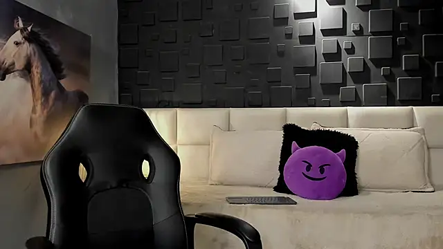 Snapshot of DannSaenz chatting on 02.07.25 DannSaenz online show from 02.07.25