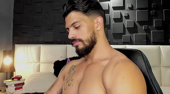 Snapshot of DannSaenz chatting on 02.12.25 DannSaenz online show from 02.12.25