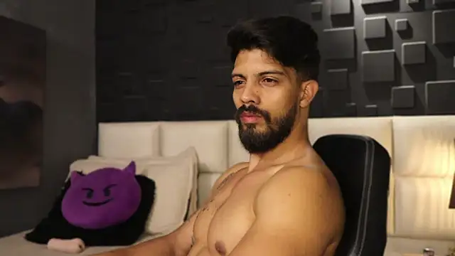 Snapshot of DannSaenz chatting on 02.15.25 DannSaenz online show from 02.15.25