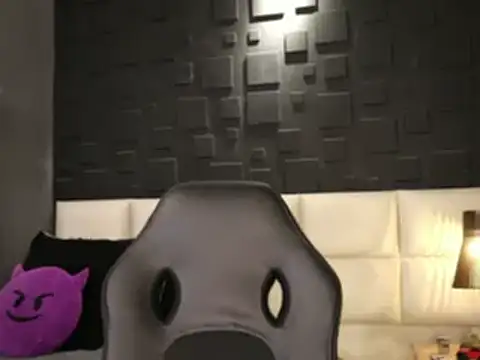 Snapshot of DannSaenz chatting on 02.18.25 DannSaenz online show from 02.18.25