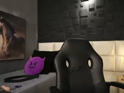 Snapshot of DannSaenz chatting on 02.18.25 DannSaenz online show from 02.18.25