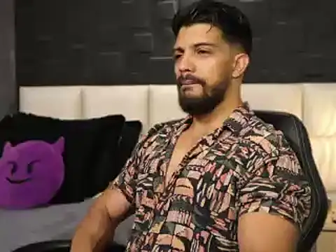 Snapshot of DannSaenz chatting on 02.20.25 DannSaenz online show from 02.20.25