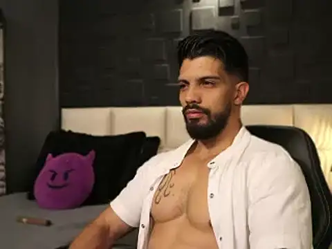 Snapshot of DannSaenz chatting on 02.20.25 DannSaenz online show from 02.20.25